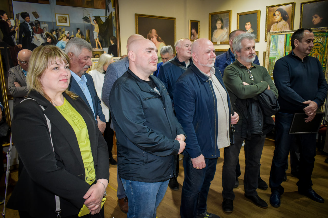 До Міжнародного дня культури на Полтавщині презентували виставку картин Віктора Ковтуна
